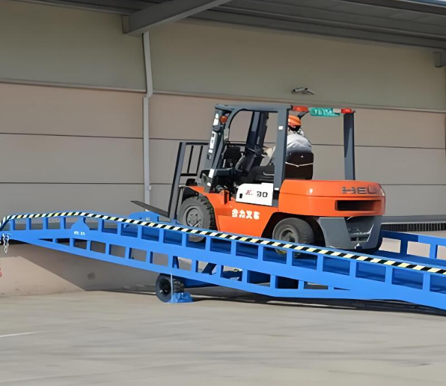 阿拉善左移动式卸货平台（叉车用）